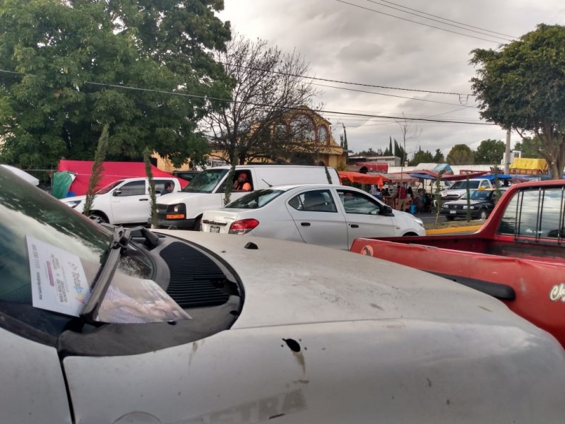 Se instala tianguis en San Isidro pese a decreto