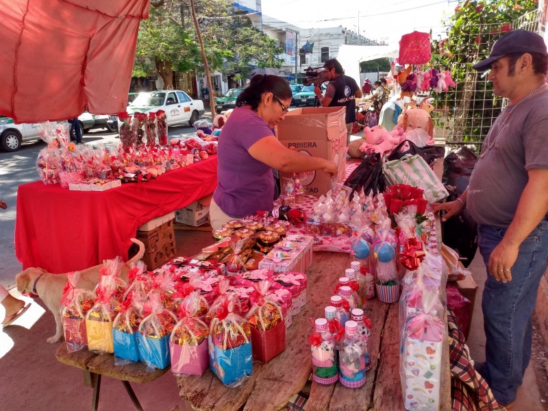 Se instalan ambulantes por la temporada de Amor y Amistad