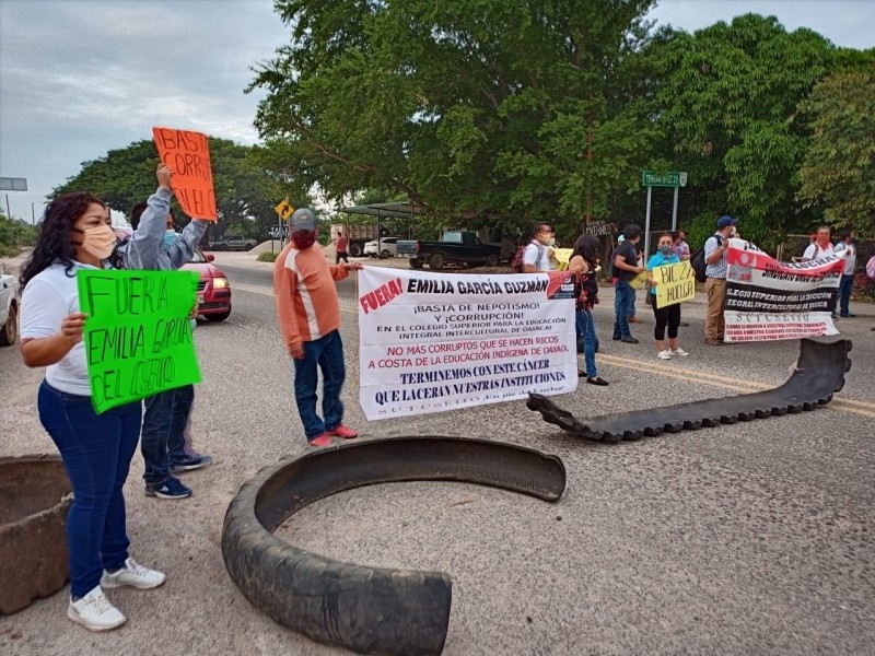 Se instalan bloqueos carreteros en Juchitán