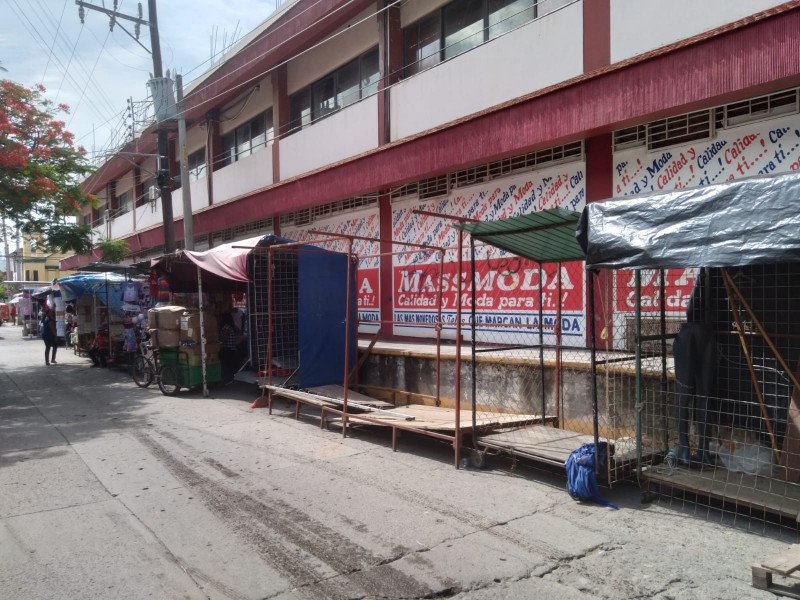 Se instalan casetas en avenida Miguel Hidalgo, vecinos se quejan