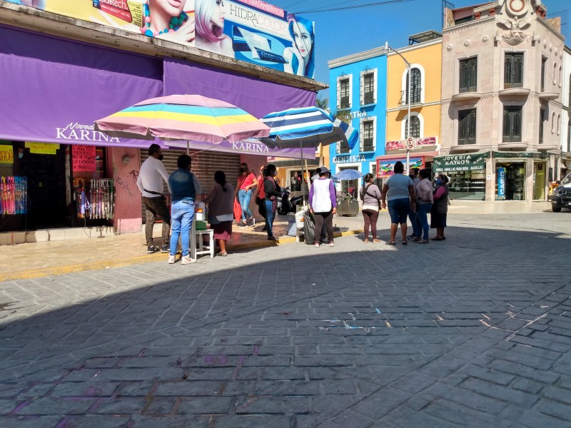 Se instalan vendedoras de coapan