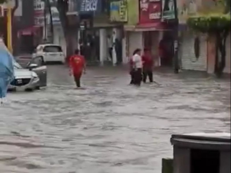 Se inunda avenida central de TGZ