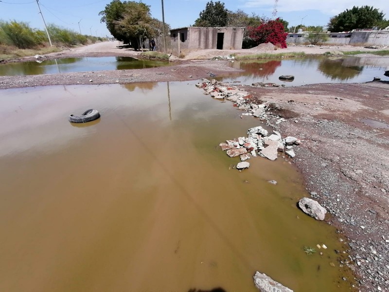 Se inunda de aguas negra la colonia Benito Juárez