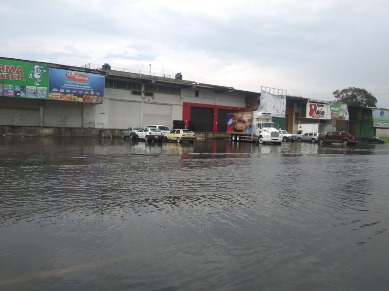 Se inunda parte de la Central de Abasto de Toluca