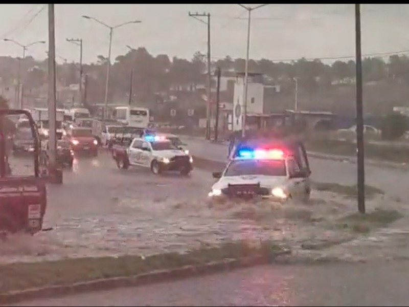 Se inundada calle de Puebla por fuerte lluvia