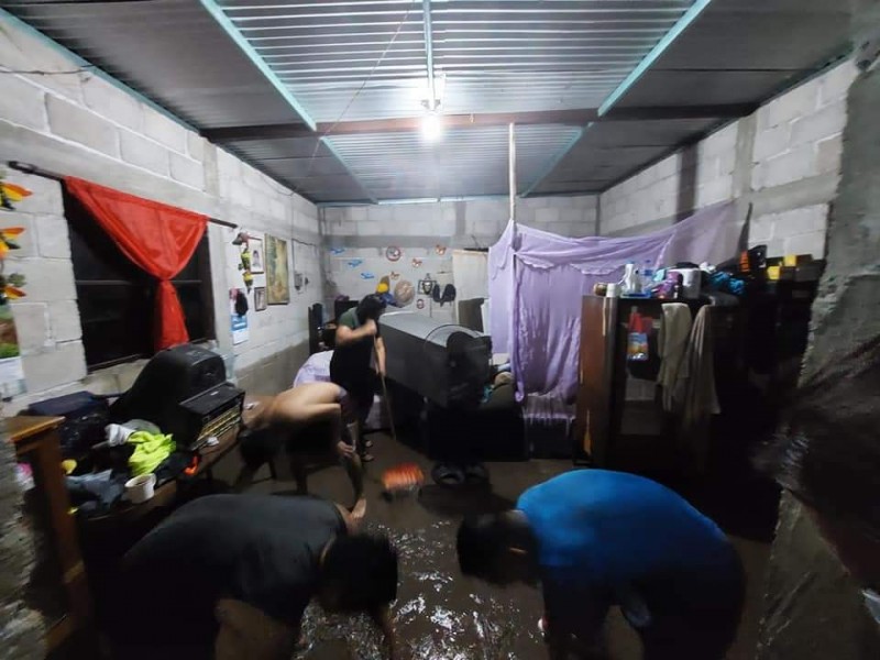 Se inundan casas en Cahuaré, Chiapa de Corzo