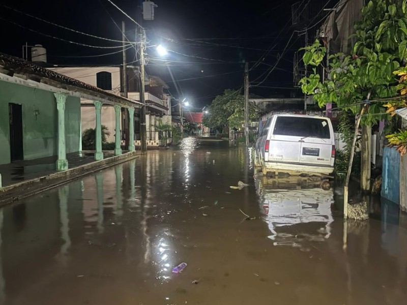 Se inundan casas en Hacienda de Cabañas por río desbordado