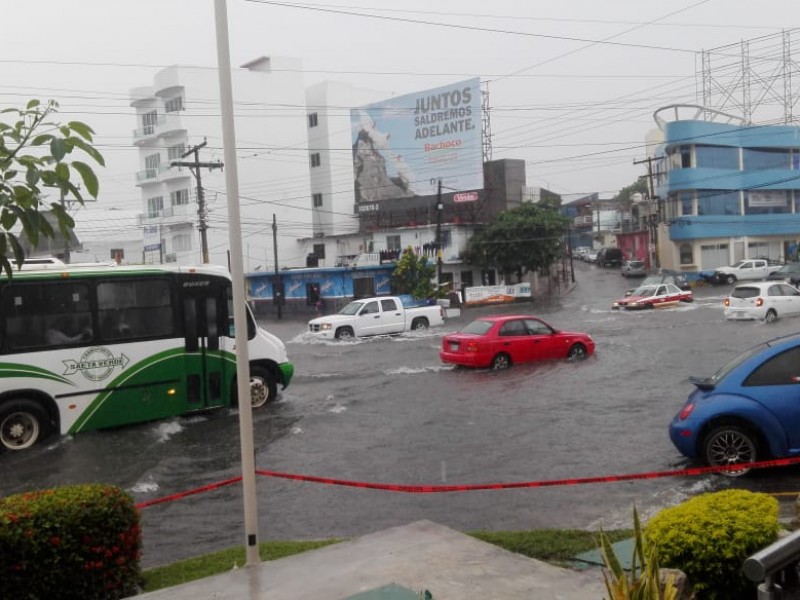 Se inundan colonias de Boca del Río tras lluvia