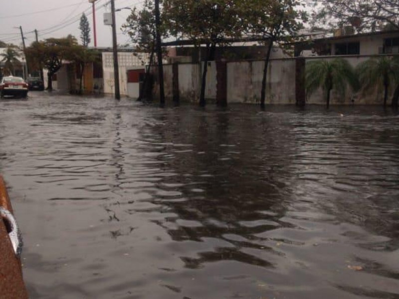 Se inundan por no encender bombas en Floresta