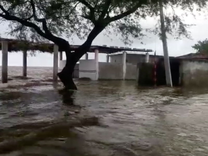 Se inundan templos católicos en Santa María Xadani