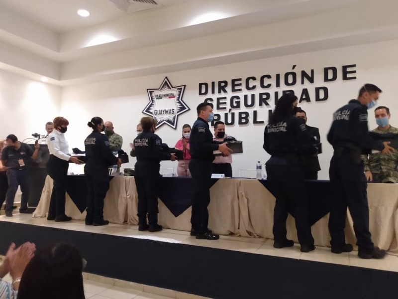 Se invierten 2.7 MDP en Uniformes para Elementos de Seguridad