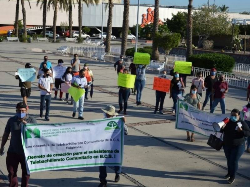 Se levanta manifestación de maestro de telebachillerato.