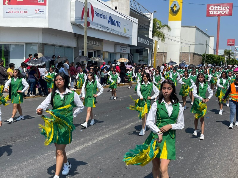 Se lleva a cabo el desfile del 5 de mayo