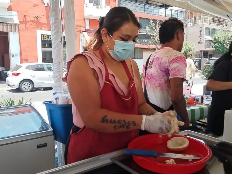 Se lleva acabo la feria de la cemita