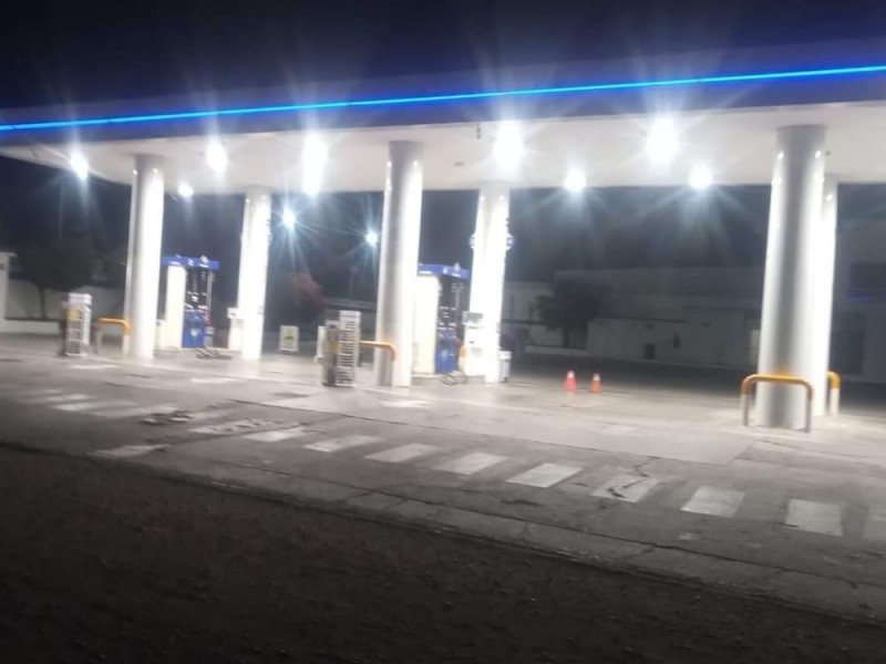 Se llevan 2 mil pesos al asaltar gasolinera