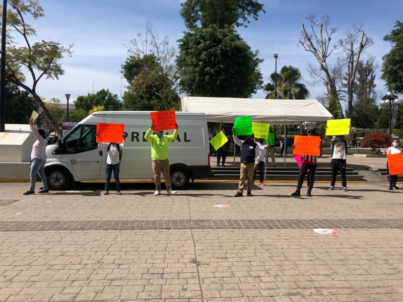 Se manifiestan 40 trabajadores sindicalizados por despedido