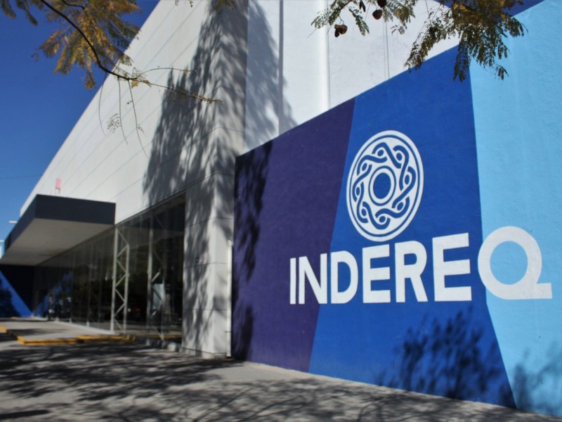 Se manifiestan atletas afuera de INDEREQ; piden más apoyo