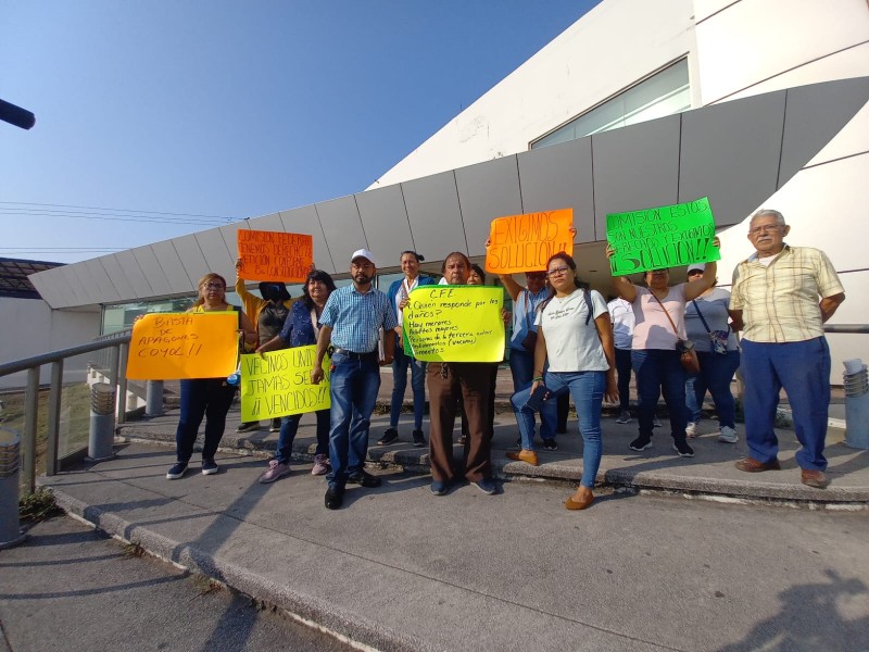 Se manifiestan ciudadanos de Veracruz ante constantes apagones de CFE