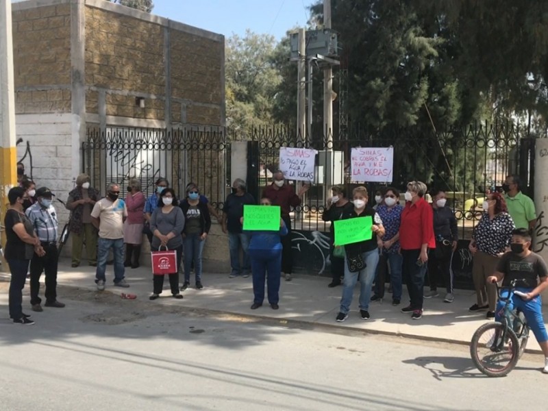 Se manifiestan contra el SIMAS por tandear el agua