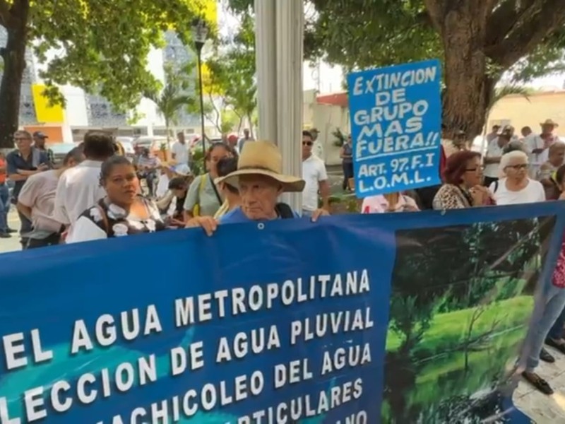Se manifiestan contra Grupo Mas en Veracruz, esto exigen vecinos