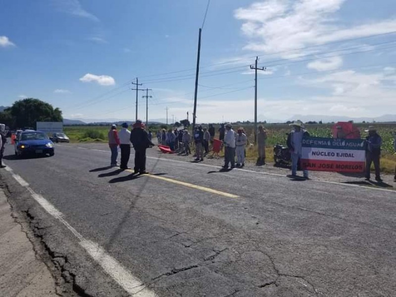 Se manifiestan ejidatarios de Libres por uso de cañones antigranizo