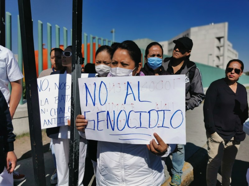 Se manifiestan enfermeras en Toluca