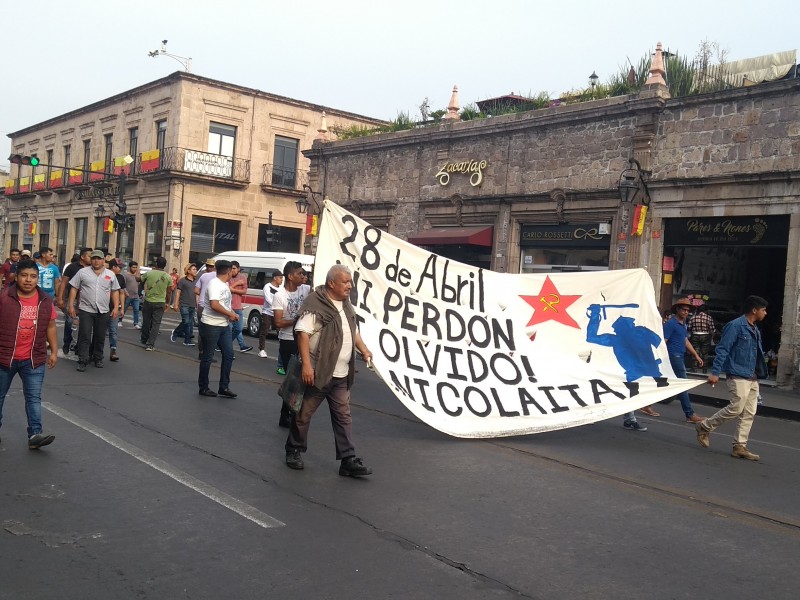 Se manifiestan estudiantes de la UMSNH