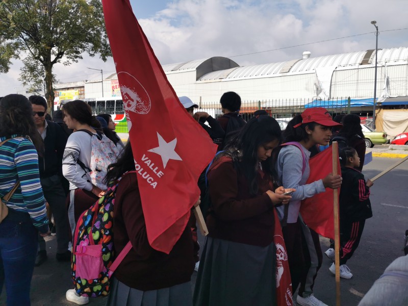 Se manifiestan estudiantes de UPREZ en Toluca