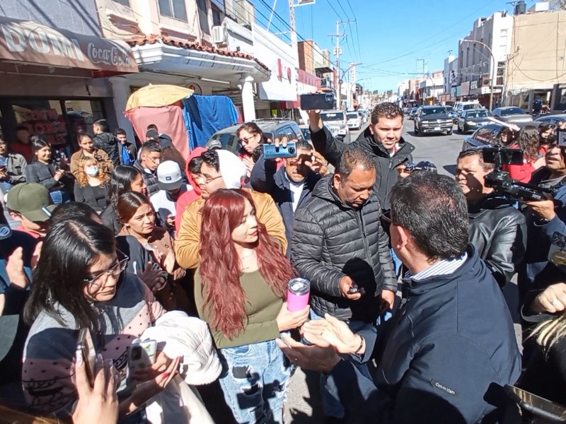 Se manifiestan estudiantes de UTN en Palacio Municipal