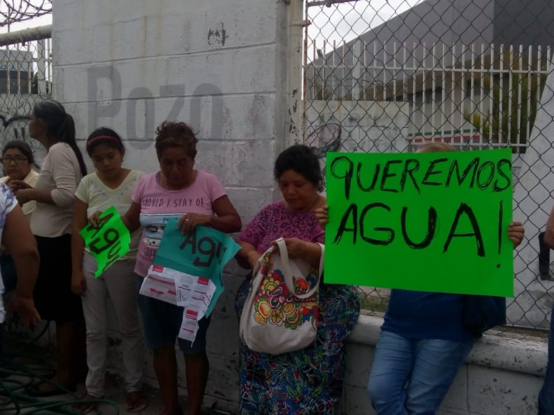 Se manifiestan exigiendo agua potable