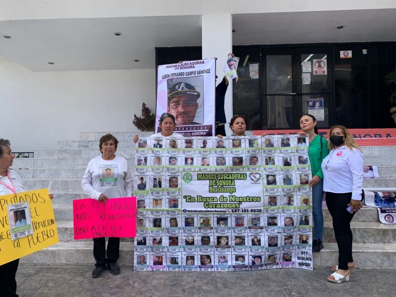 Se manifiestan Madres Buscadoras en el Congreso del Estado