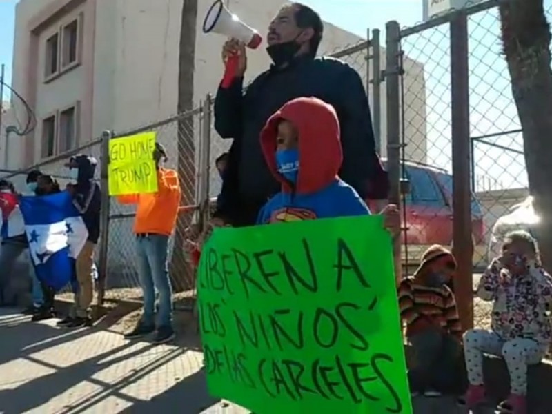 Se manifiestan Migrantes Centroamericanos en SLRC.