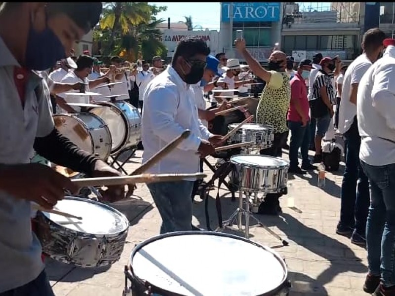 Se manifiestan músicos en el Puerto