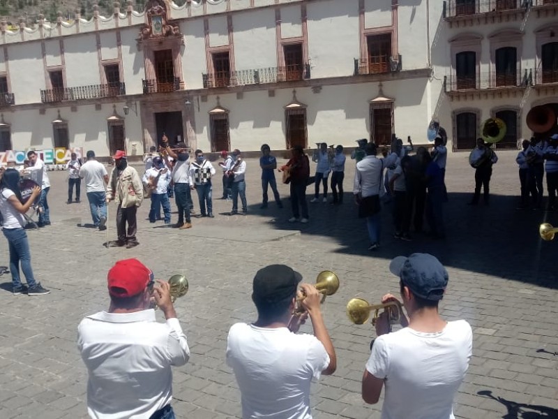 Se manifiestan músicos en Plaza de Armas, exigen apoyo económico