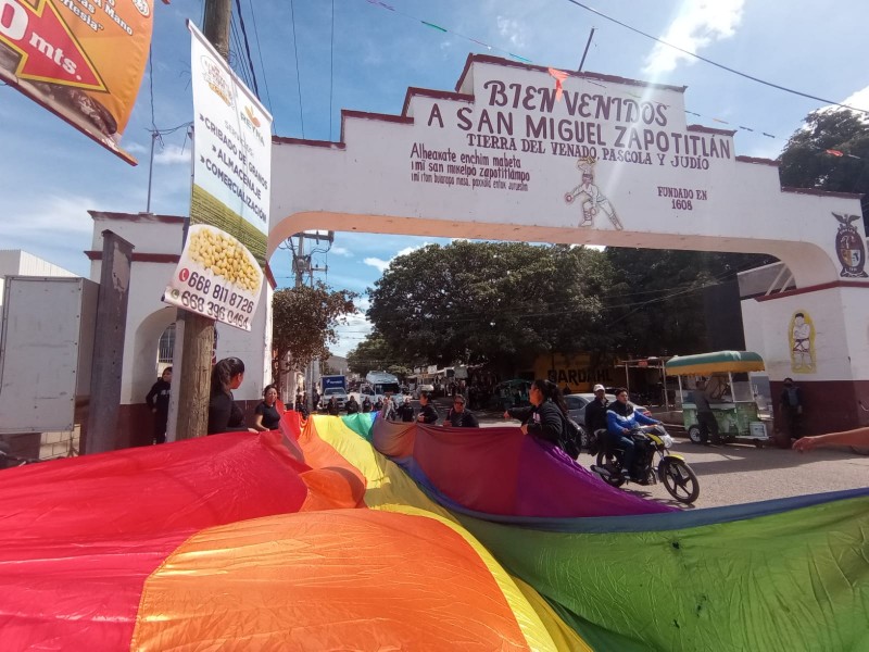Se manifiestan nuevamente por Juventino Espinoza en San Miguel Zapotitlán