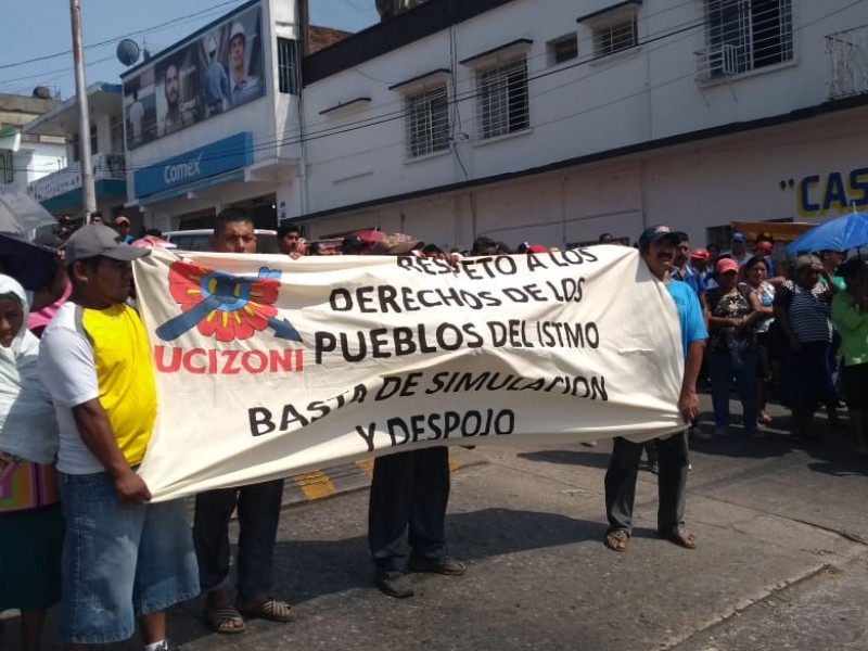 Se manifiestan organizaciones sociales en Matias Romero
