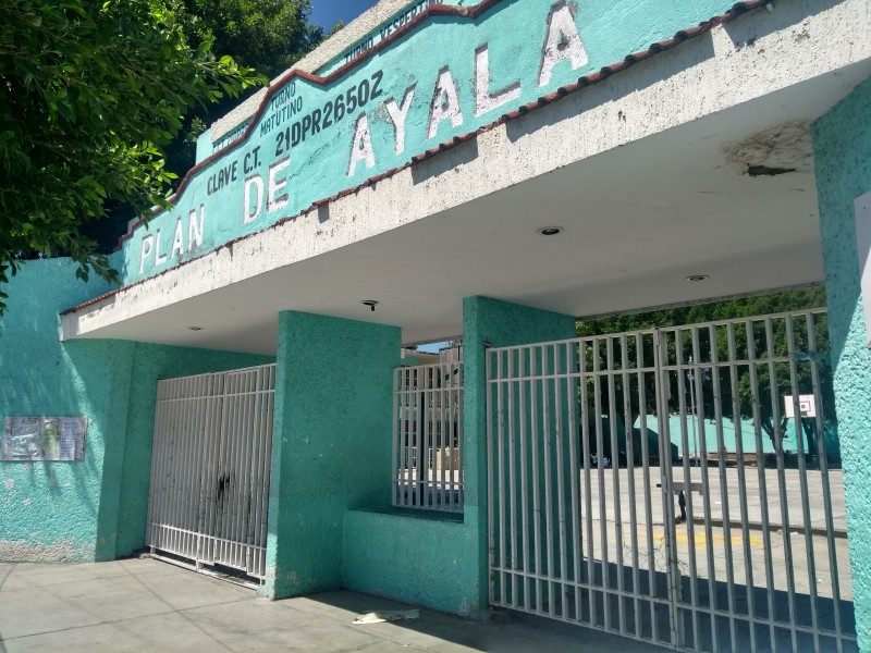 Se manifiestan padres por obra en escuela