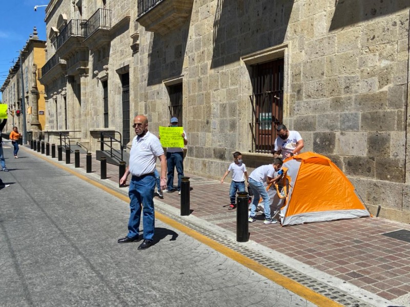 Se manifiestan policías para exigir reducción en tiempo de jubilación