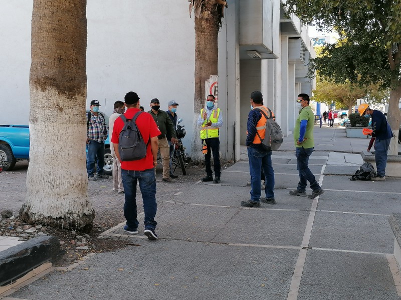 Se manifiestan por 3 semanas de atraso en sus pagos