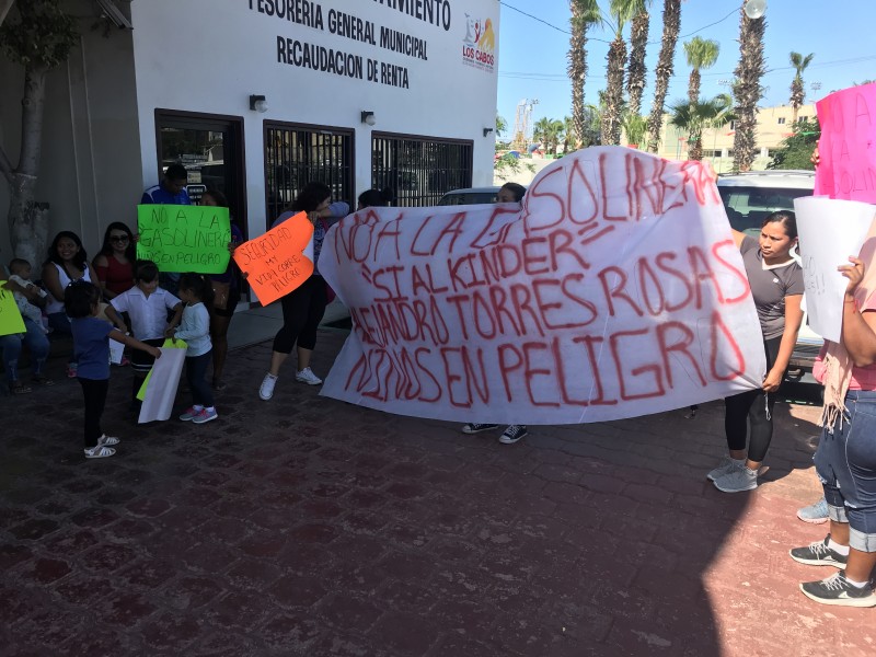 Se manifiestan por construcción de gasolinera