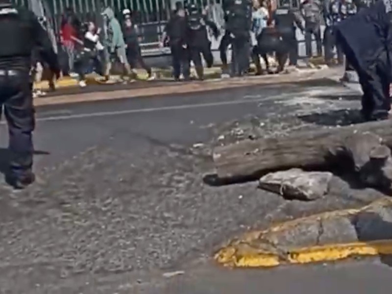 Se manifiestan por falta de agua en Tlalnepantla