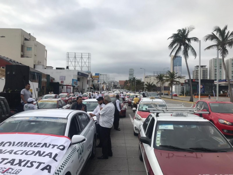 Se manifiestan taxistas contra Indriver y Uber en Veracruz
