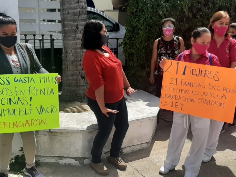 Se manifiestan trabajadoras de guardería del IMSS