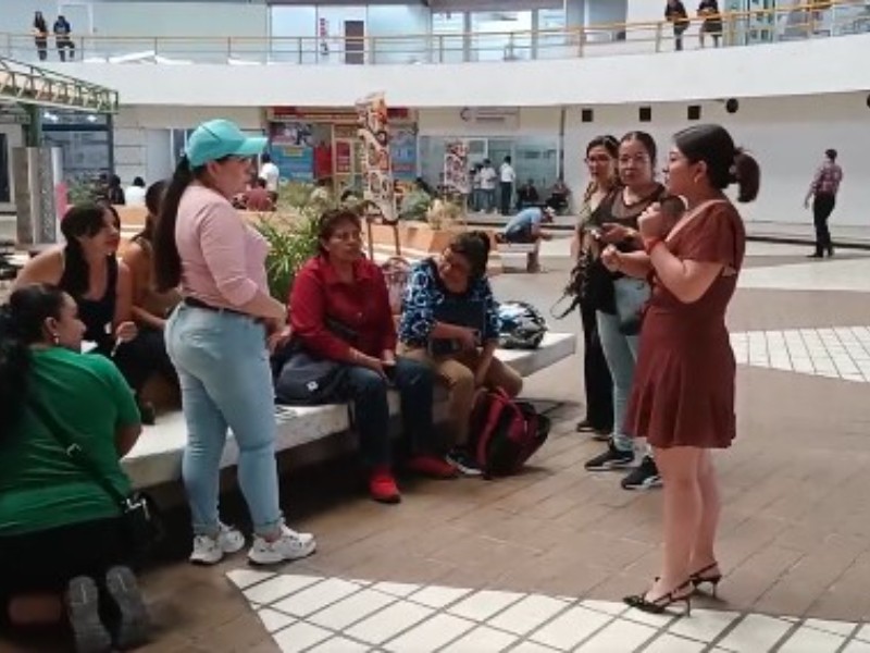 Se manifiestan trabajadores de farmacia por despido