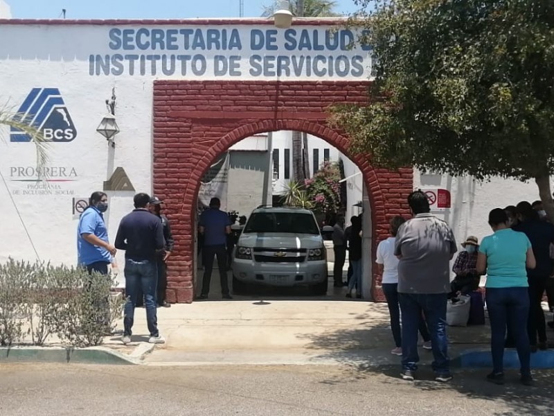 Se manifiestan trabajadores de la Secretaría de Salud