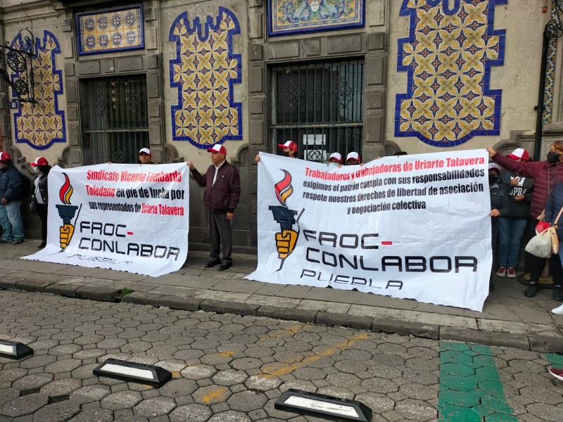 Se manifiestan trabajadores de Uriarte Talavera, exigen les paguen