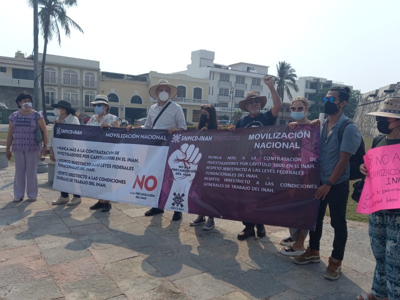 Se manifiestan trabajadores del INAH en contra de condiciones laborales