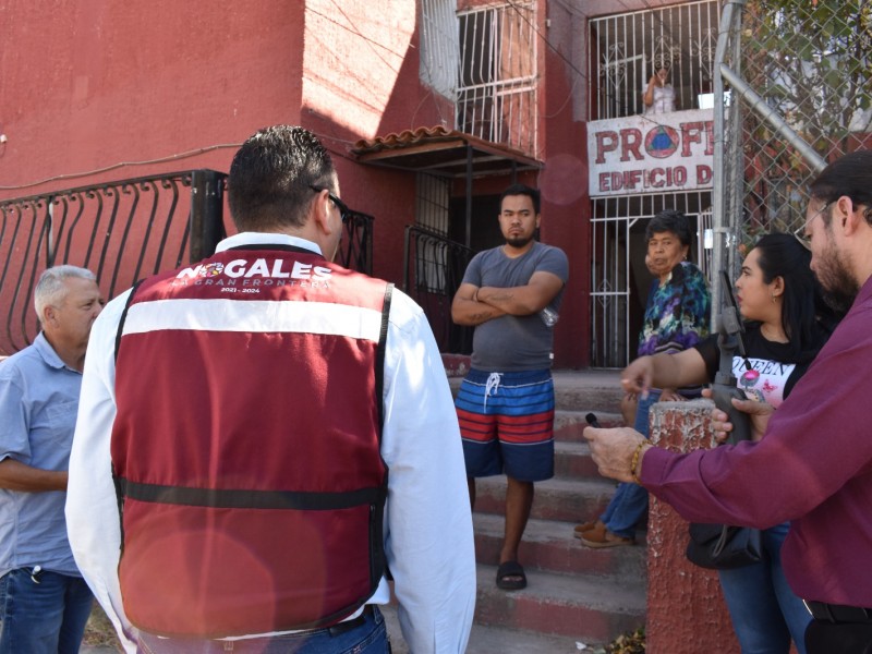 Se manifiestan usuarios por falta de agua