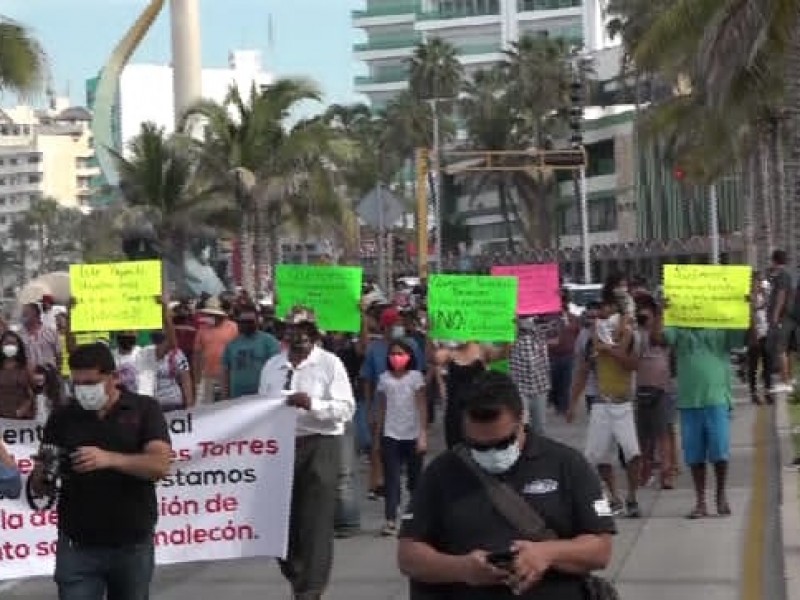 Se manifiestan vendedores de playas