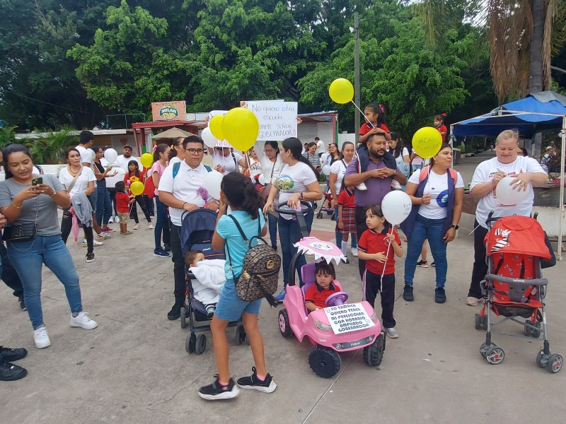 Se manifiestan padres del CAI por recorte de horario educativo